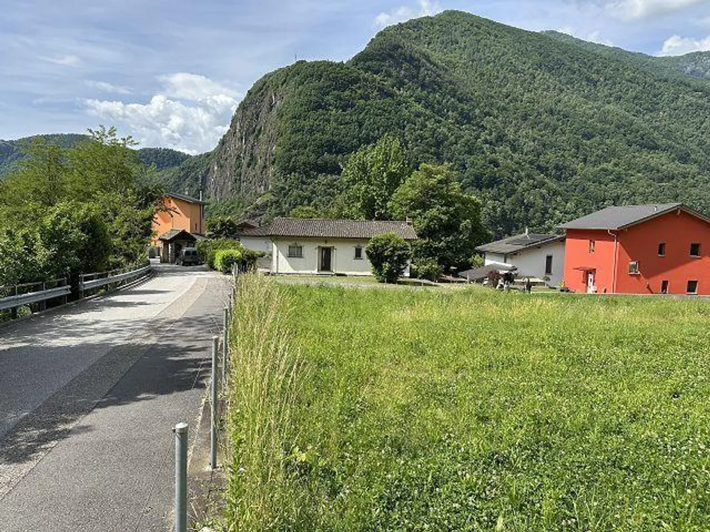 Building plot of 1353 m2 with construction project for 4 villas - Photo 9 of 12