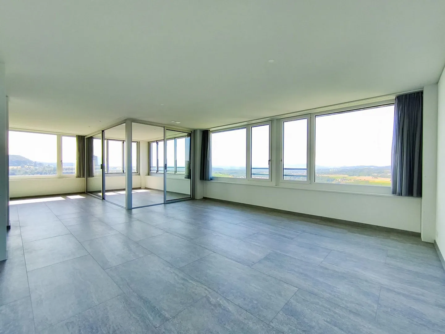 Esclusivo! Unico! 3,5 stanze! 132 m2! 23° piano! Rhyfalltower!!! - Foto 3 di 13
