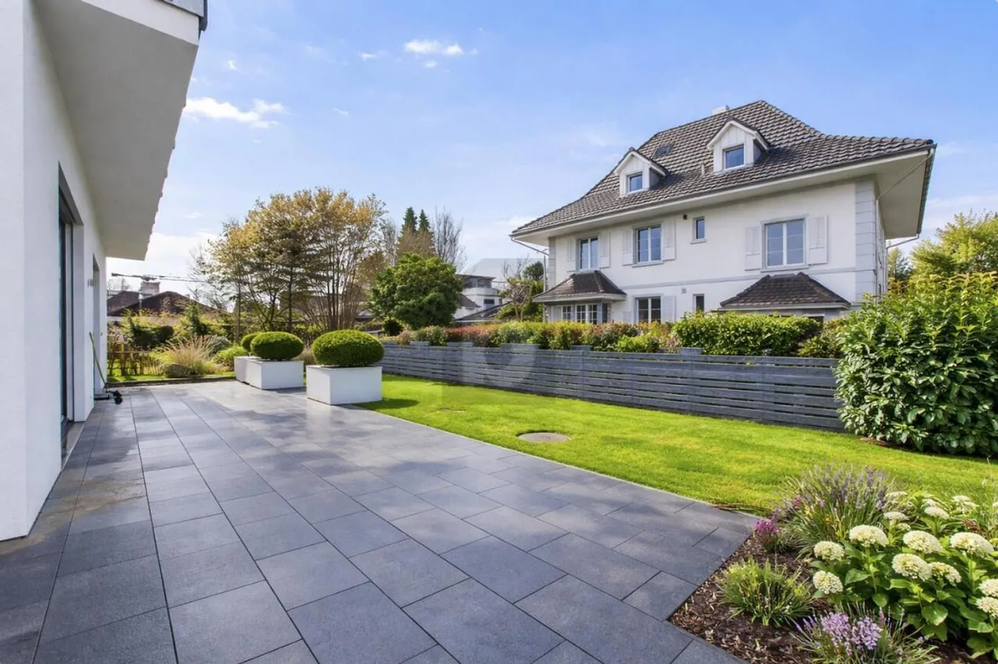 HIGH QUALITY, BRIGHT & WITH OUTDOOR AREA - Photo 1 of 6