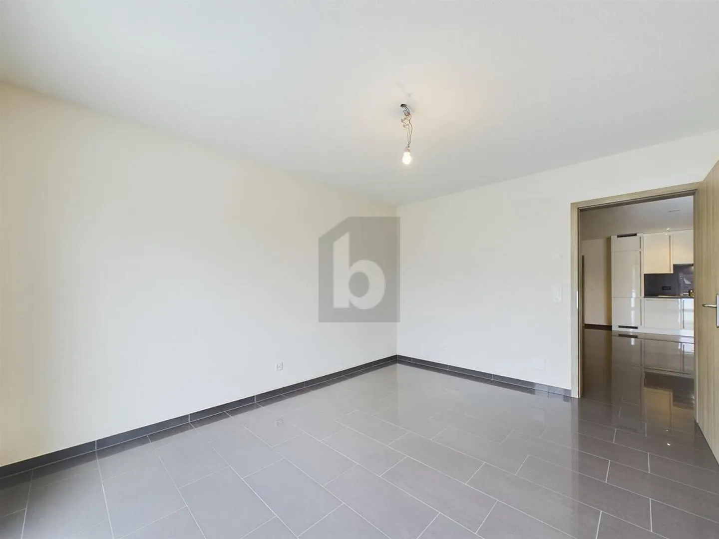 CONFORTABLE, MODERNE & CALME - Photo 5 sur 6