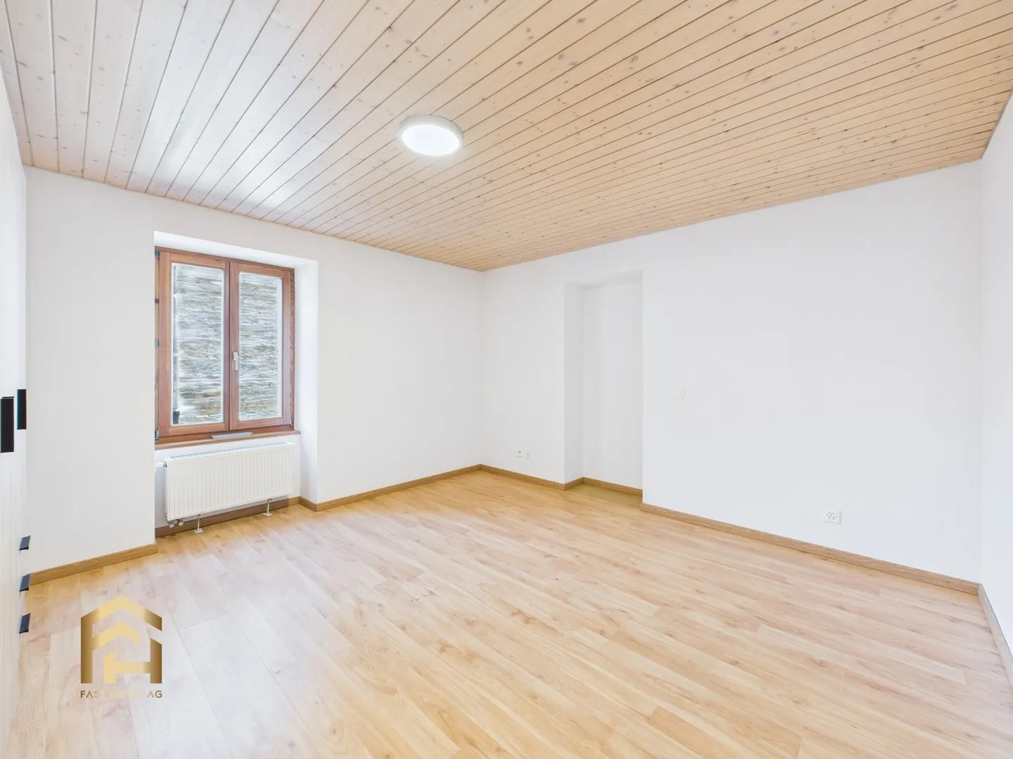 Appartamento attraente di 4,5 stanze con balcone, stanza hobby e giardino privato - Foto 4 di 13