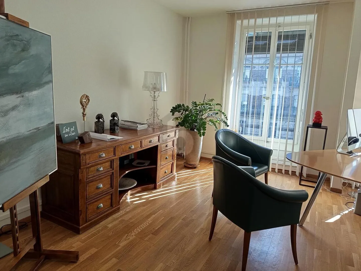 CENTRAL, PROFESSIONAL & COMFORTABLE - Photo 2 of 6