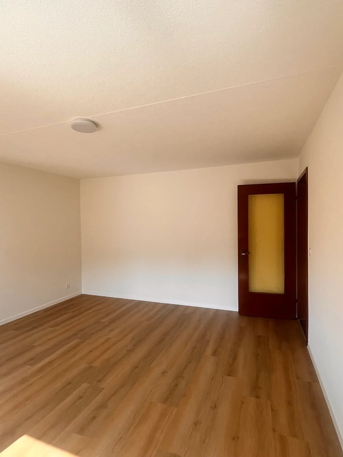 Bright 4-room apartment - Photo 2 of 11