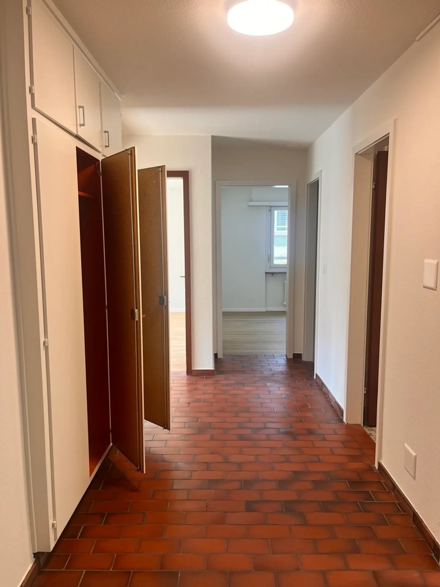 Bright 4-room apartment - Photo 8 of 11