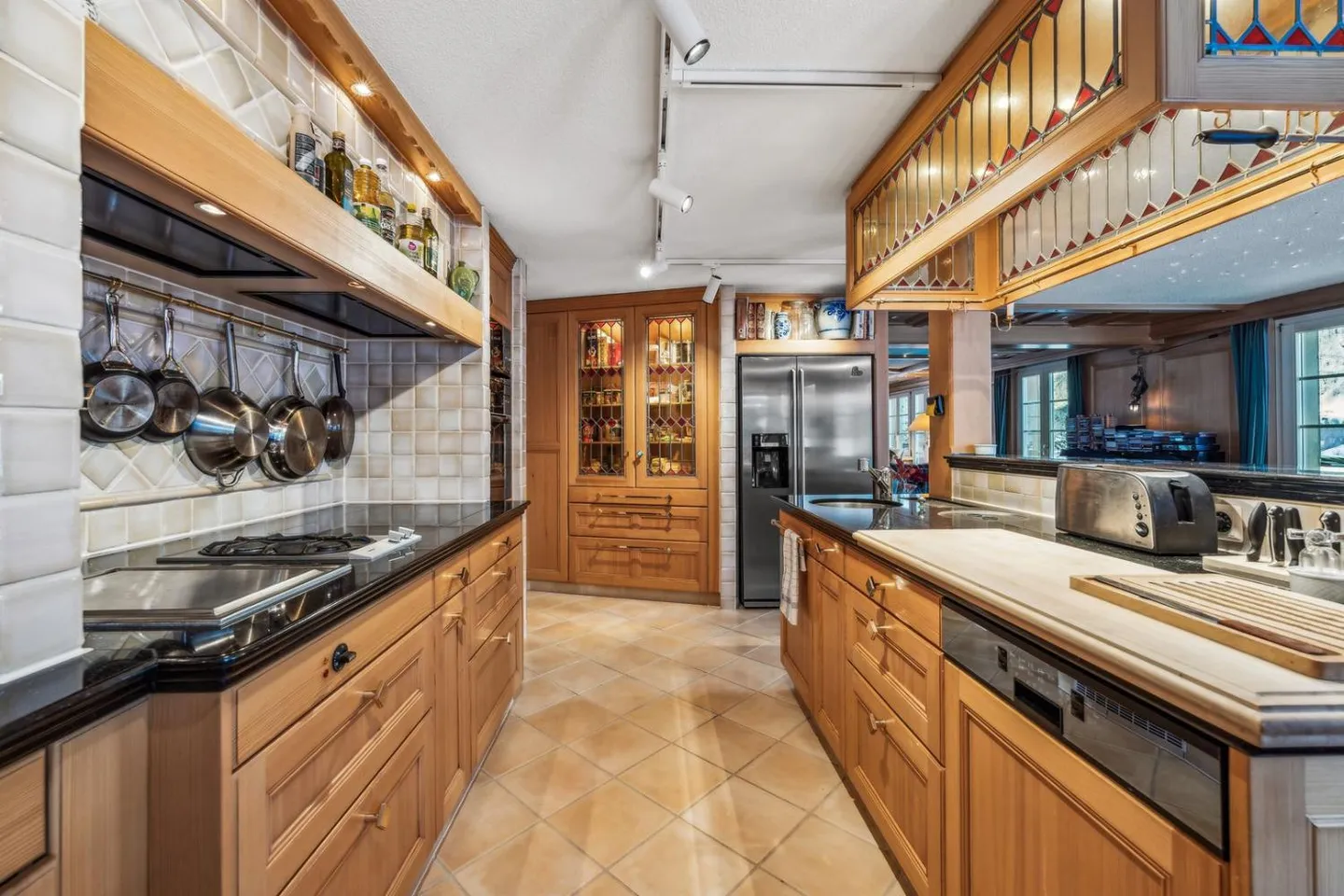 Magnificent luxury chalet with panoramic mountain views - Photo 5 of 8