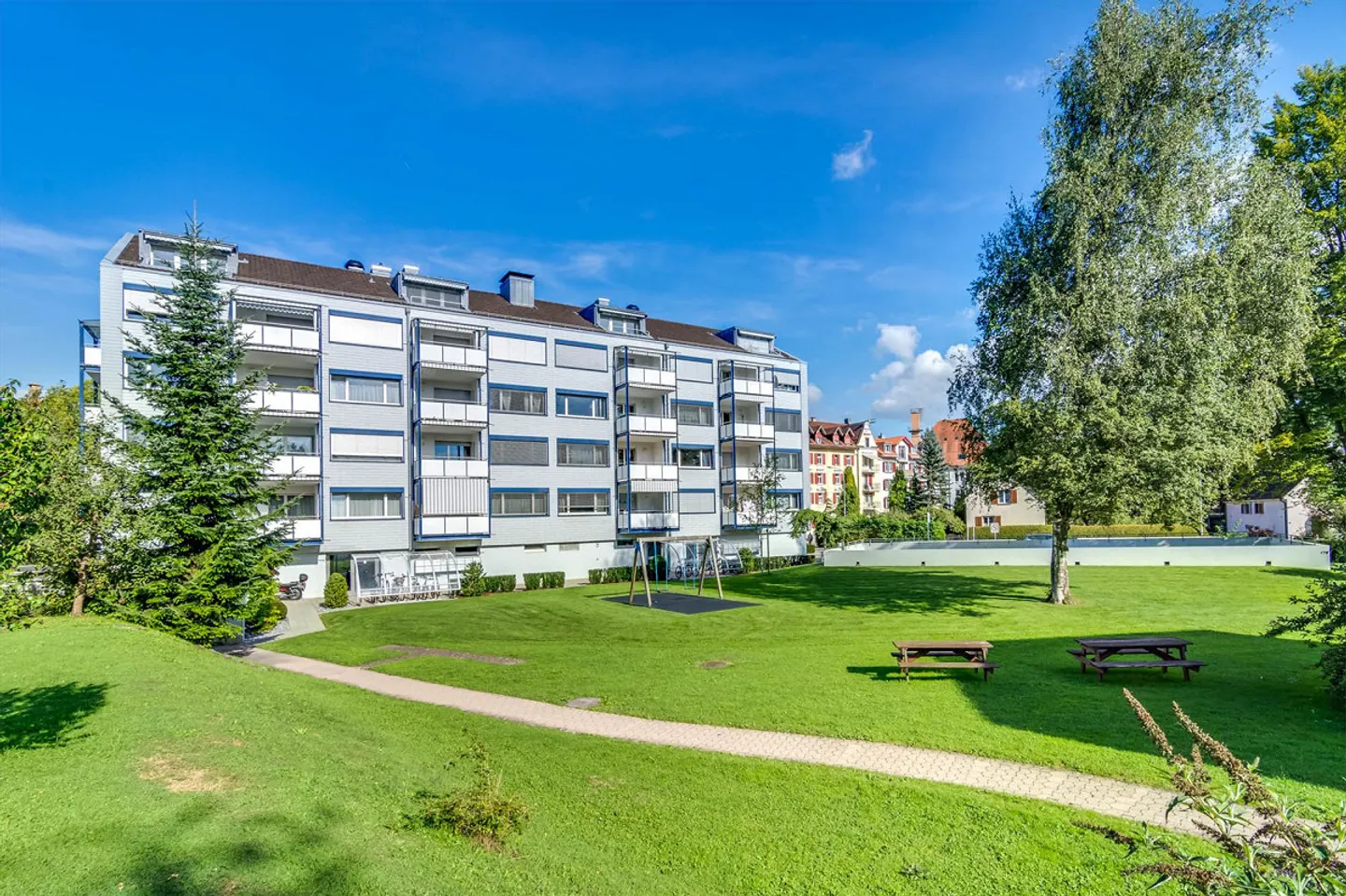 Modernes Apartment mit Balkon - Foto 1 von 9