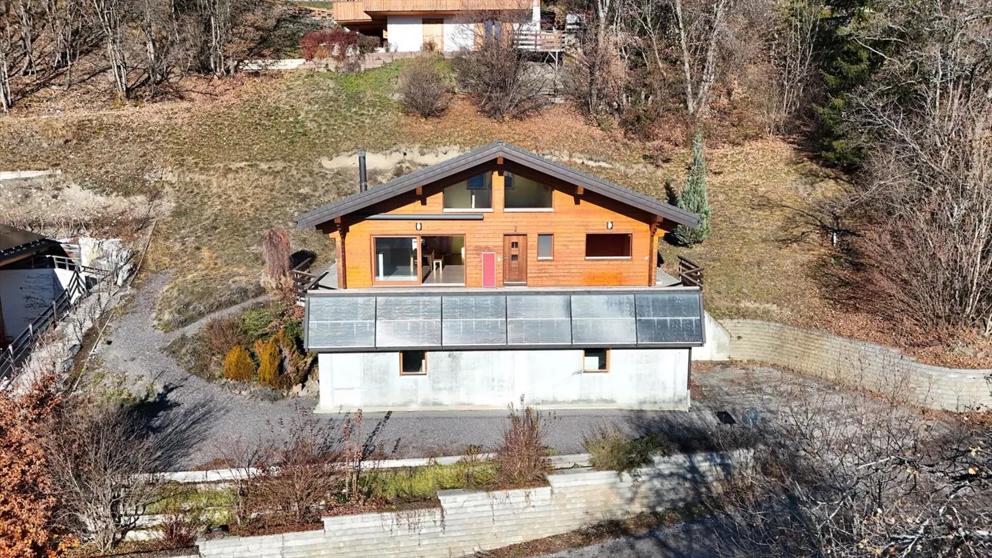 Magnifico chalet in una zona tranquilla con vista spettacolare - Foto 2 di 13