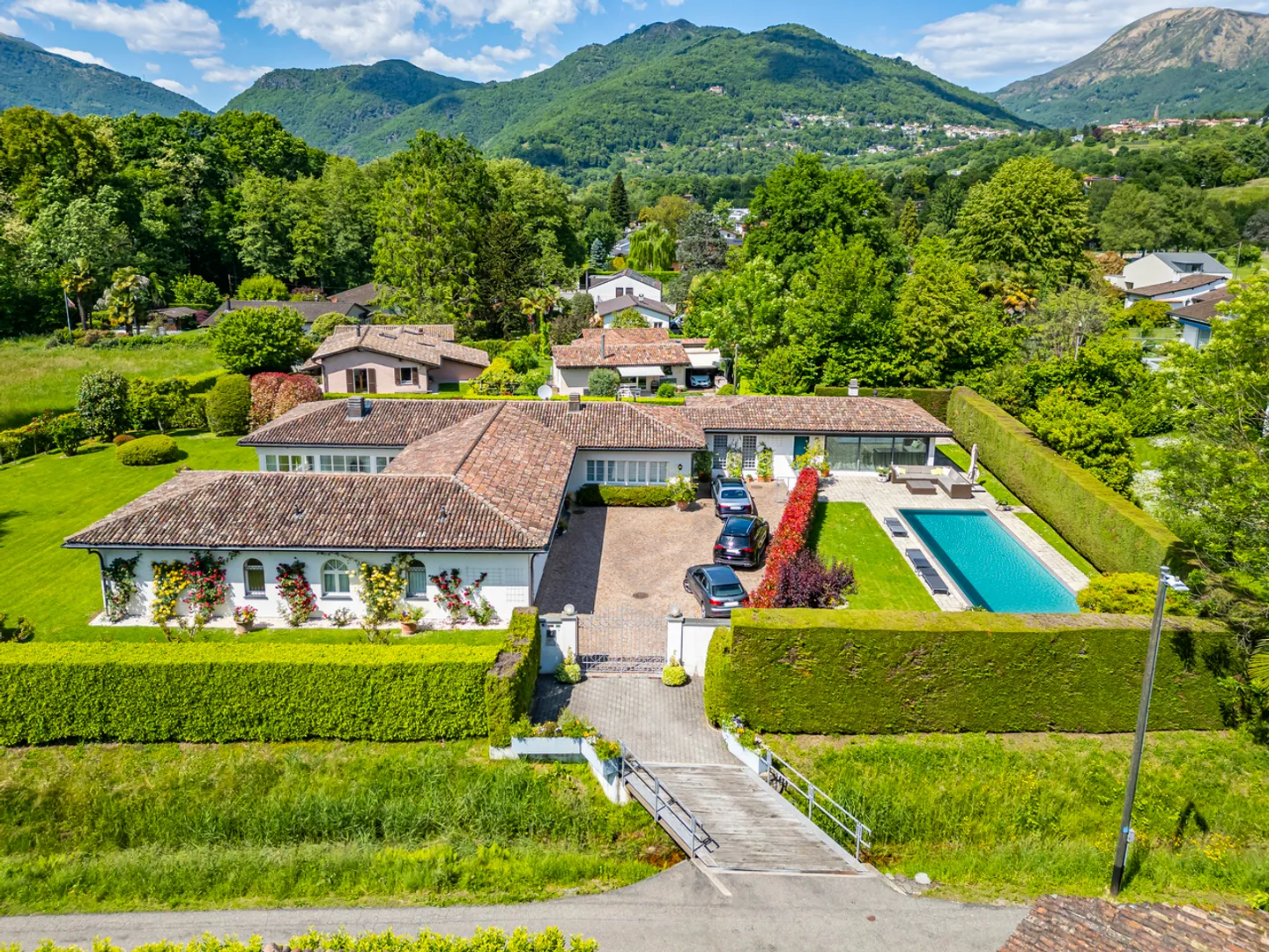 Elegante Villa mit Pool, umgeben von Grün - Foto 20 von 21