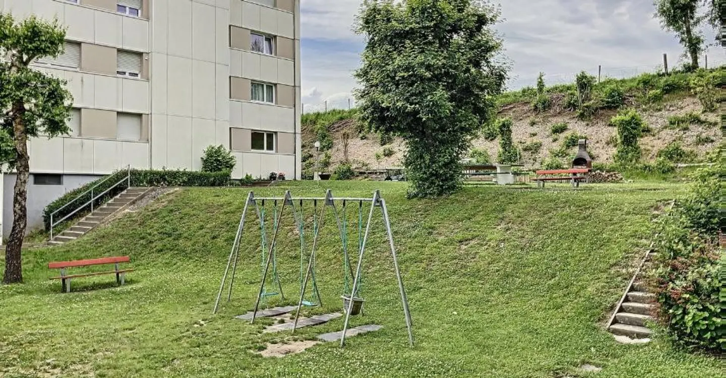 Ampio appartamento 4½ situato in un bel contesto verde - Foto 6 di 13