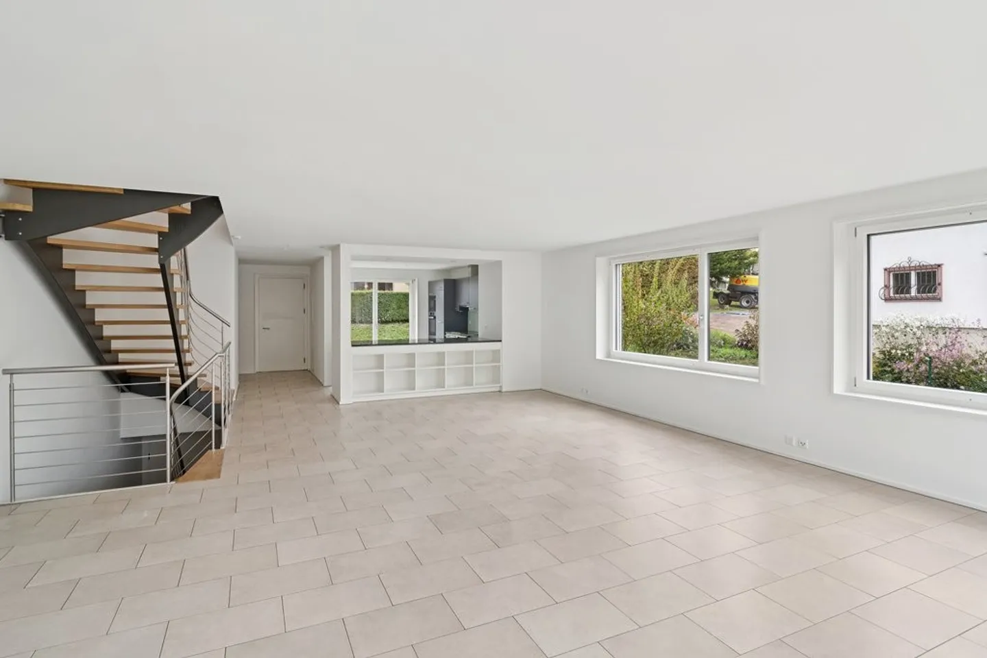 Wonderful 4.5-room maisonette apartment with private garden - Photo 3 of 12