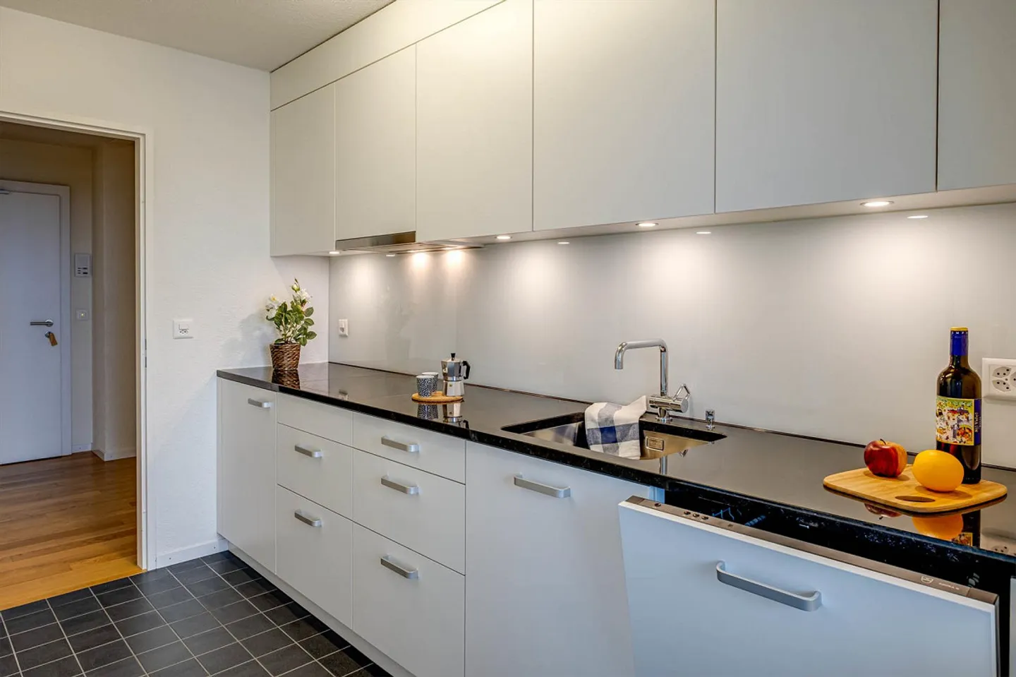 Modernes Apartment mit Balkon - Foto 1 von 11