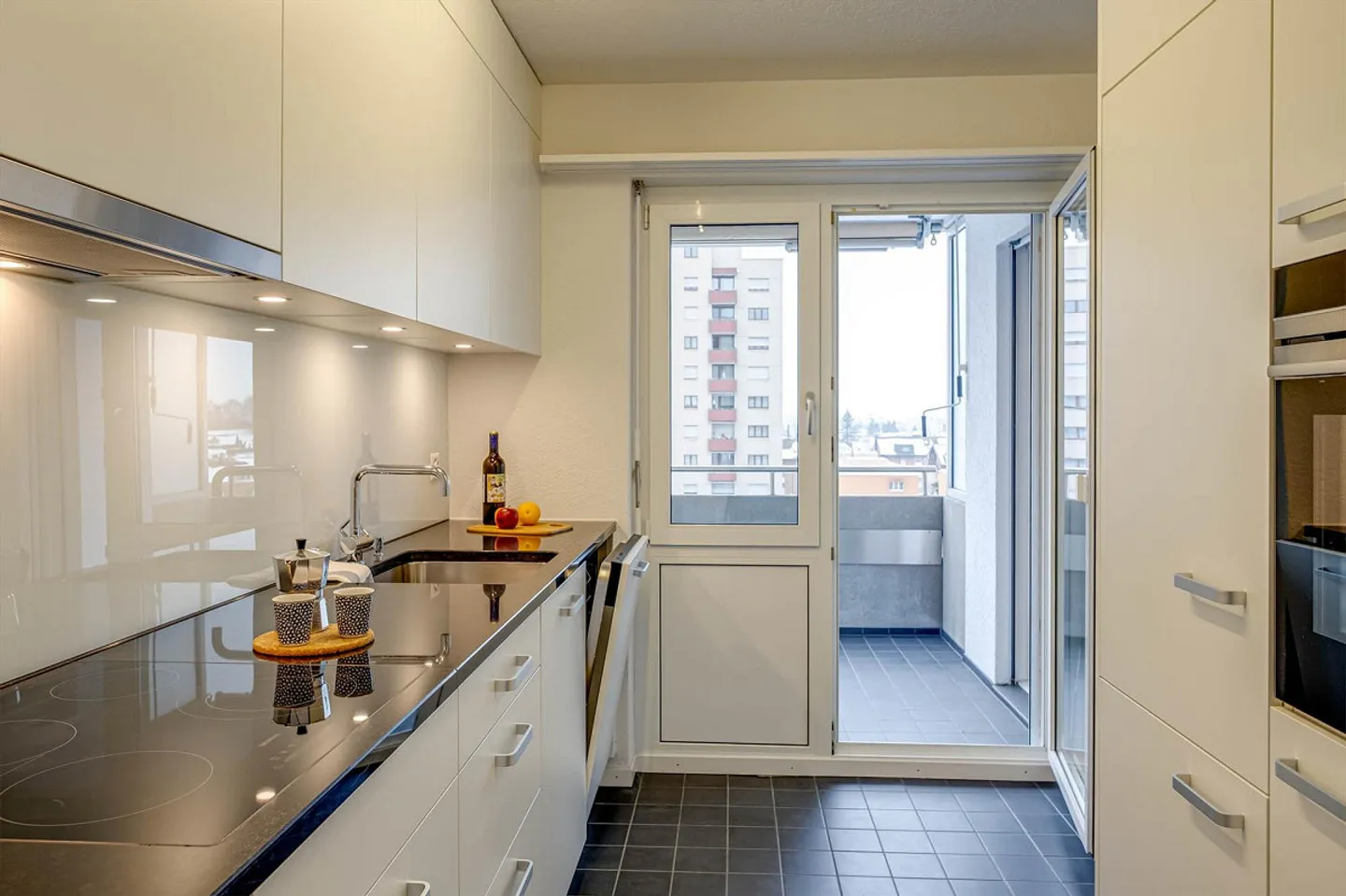 Modernes Apartment mit Balkon - Foto 2 von 11