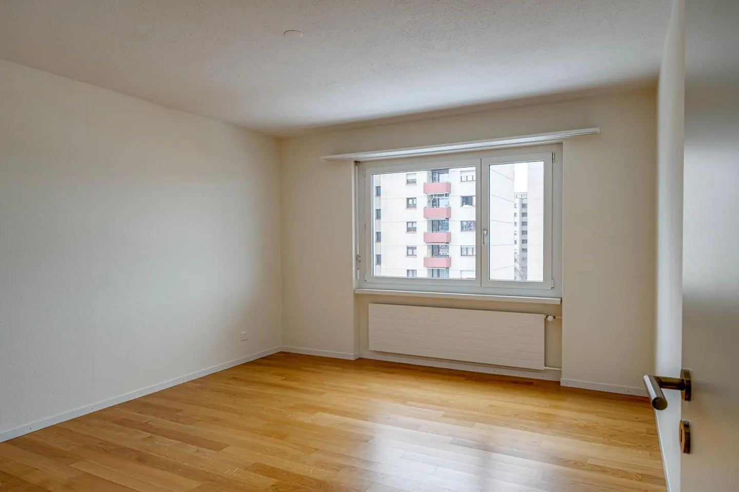 Modernes Apartment mit Balkon - Foto 4 von 11