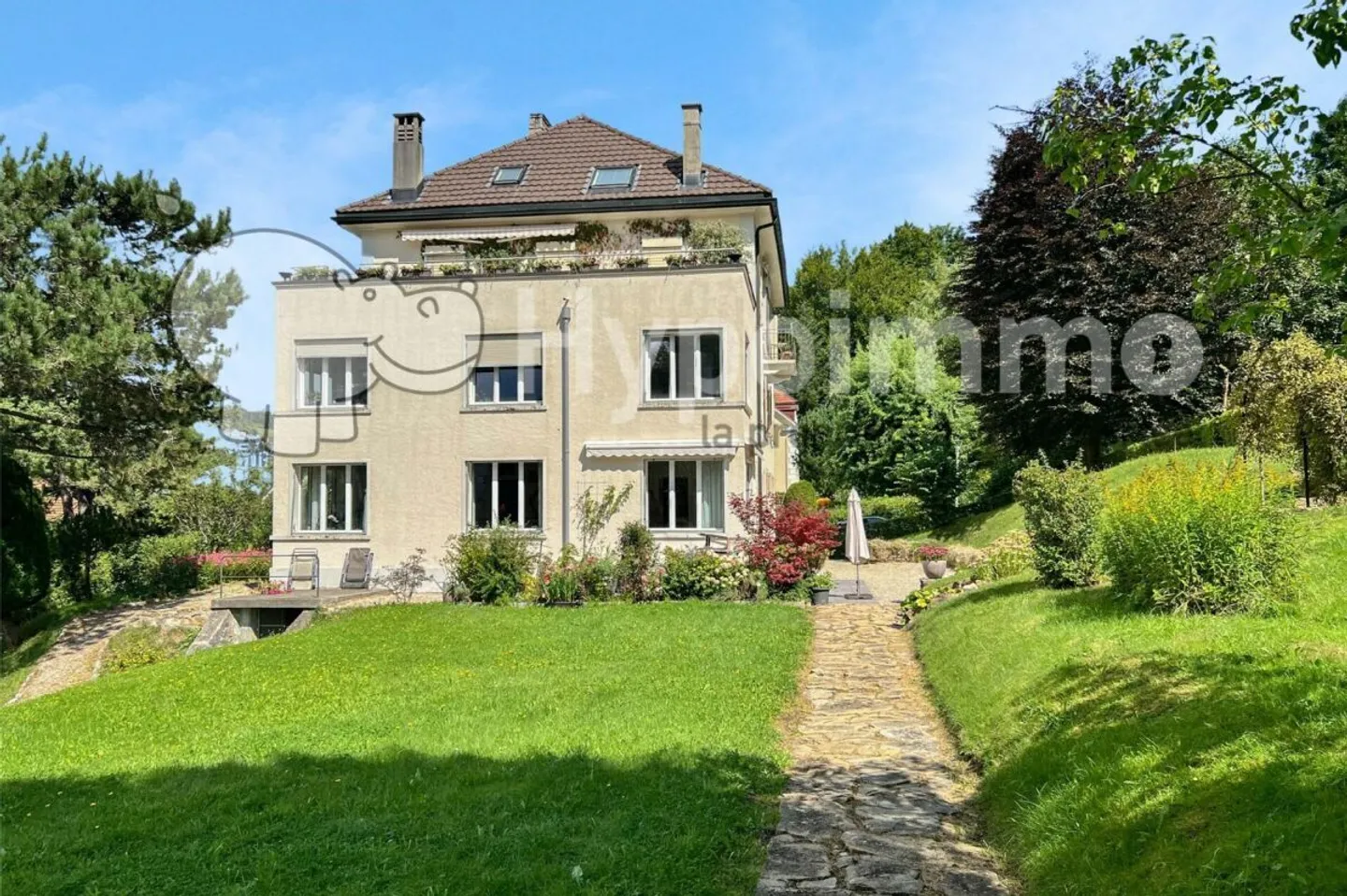Large income-generating apartment in a mansion with garden - Photo 1 of 11