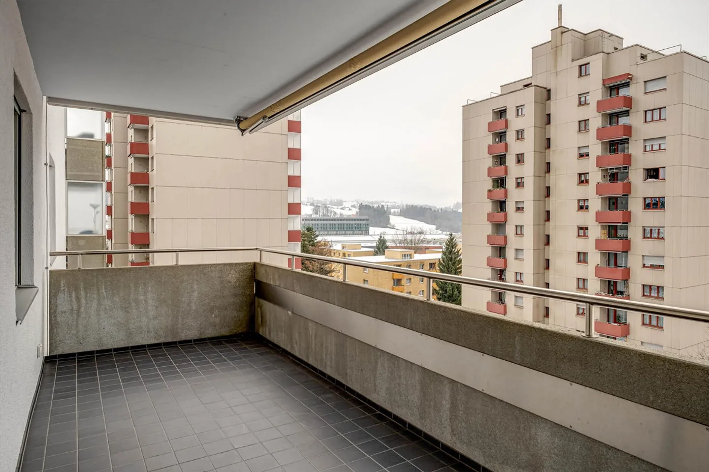 Modernes Apartment mit Balkon - Foto 8 von 11
