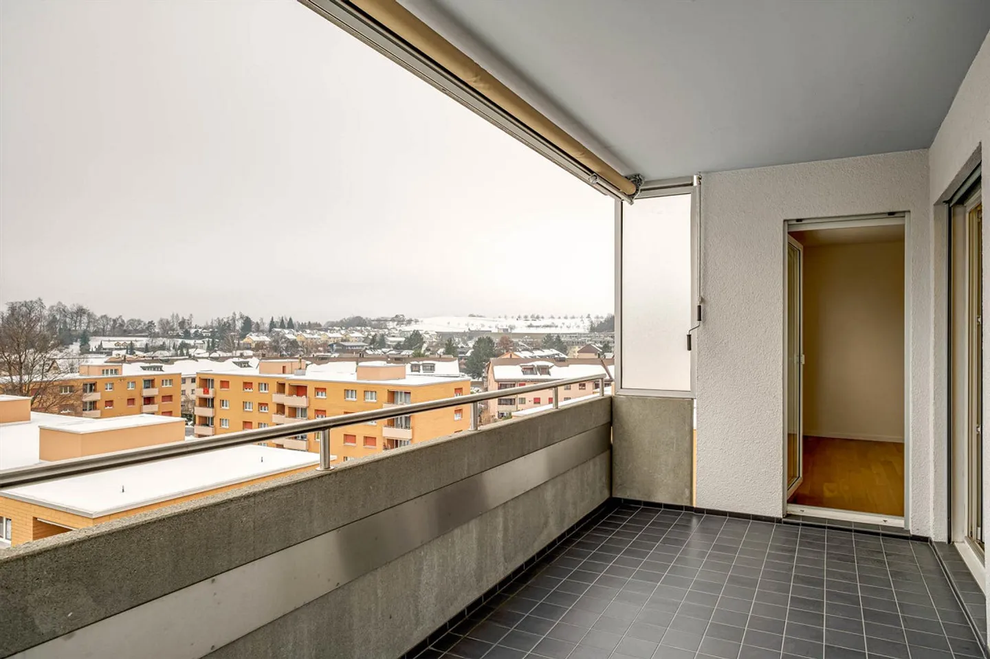 Modernes Apartment mit Balkon - Foto 9 von 11