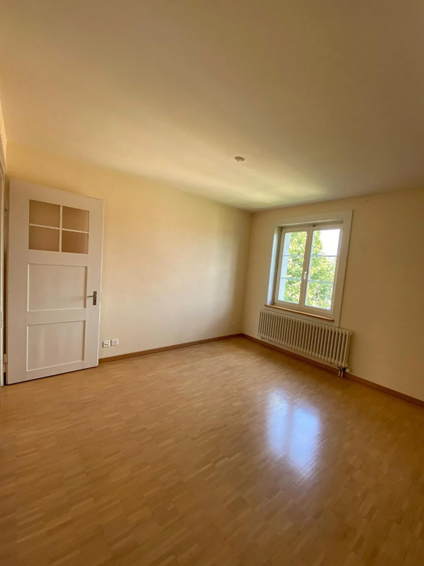 Charming 4-room old apartment with balcony and beautiful view in Thalwil - Photo 5 of 10