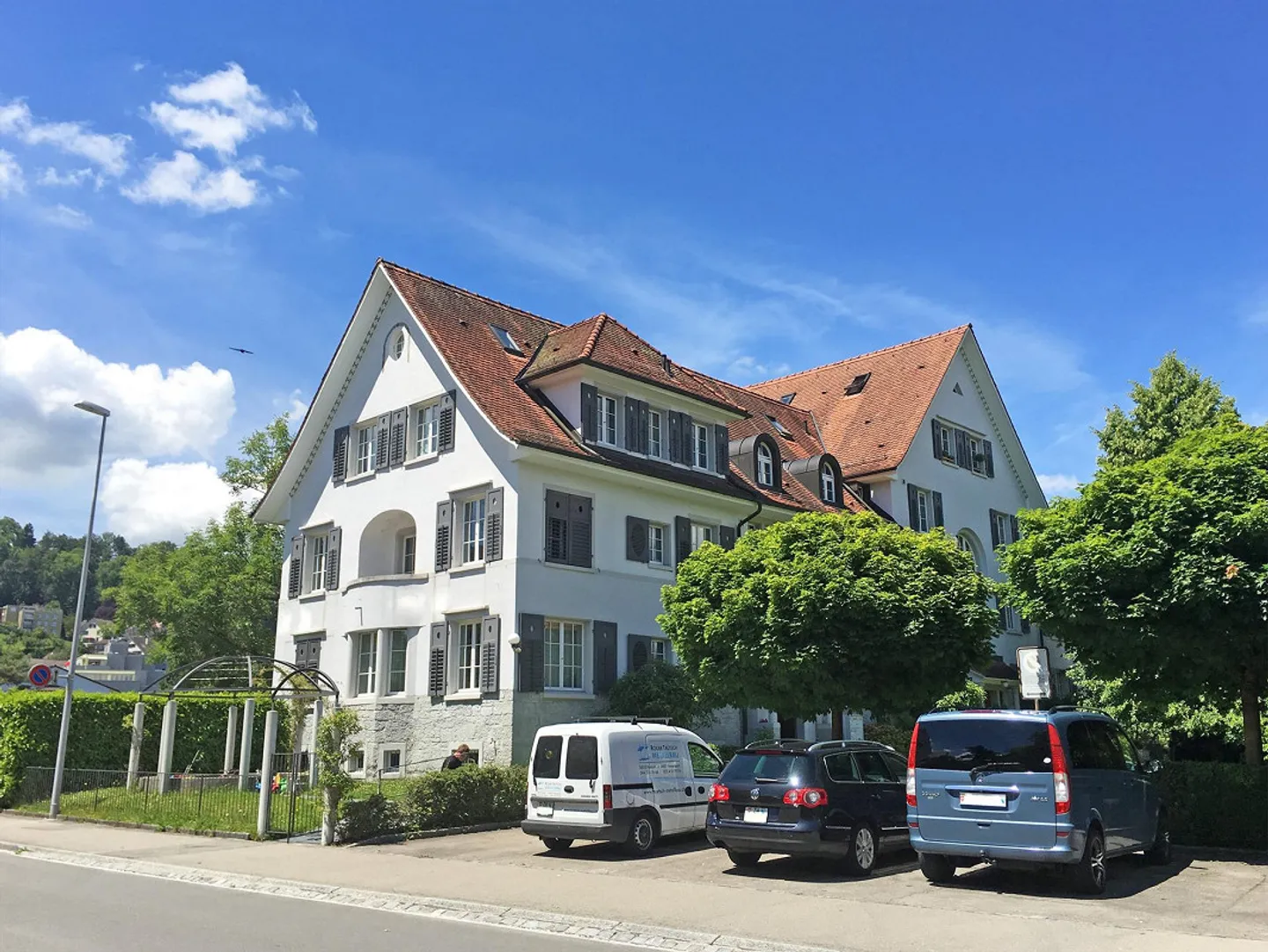Charming 4-room old apartment with balcony and beautiful view in Thalwil - Photo 1 of 10