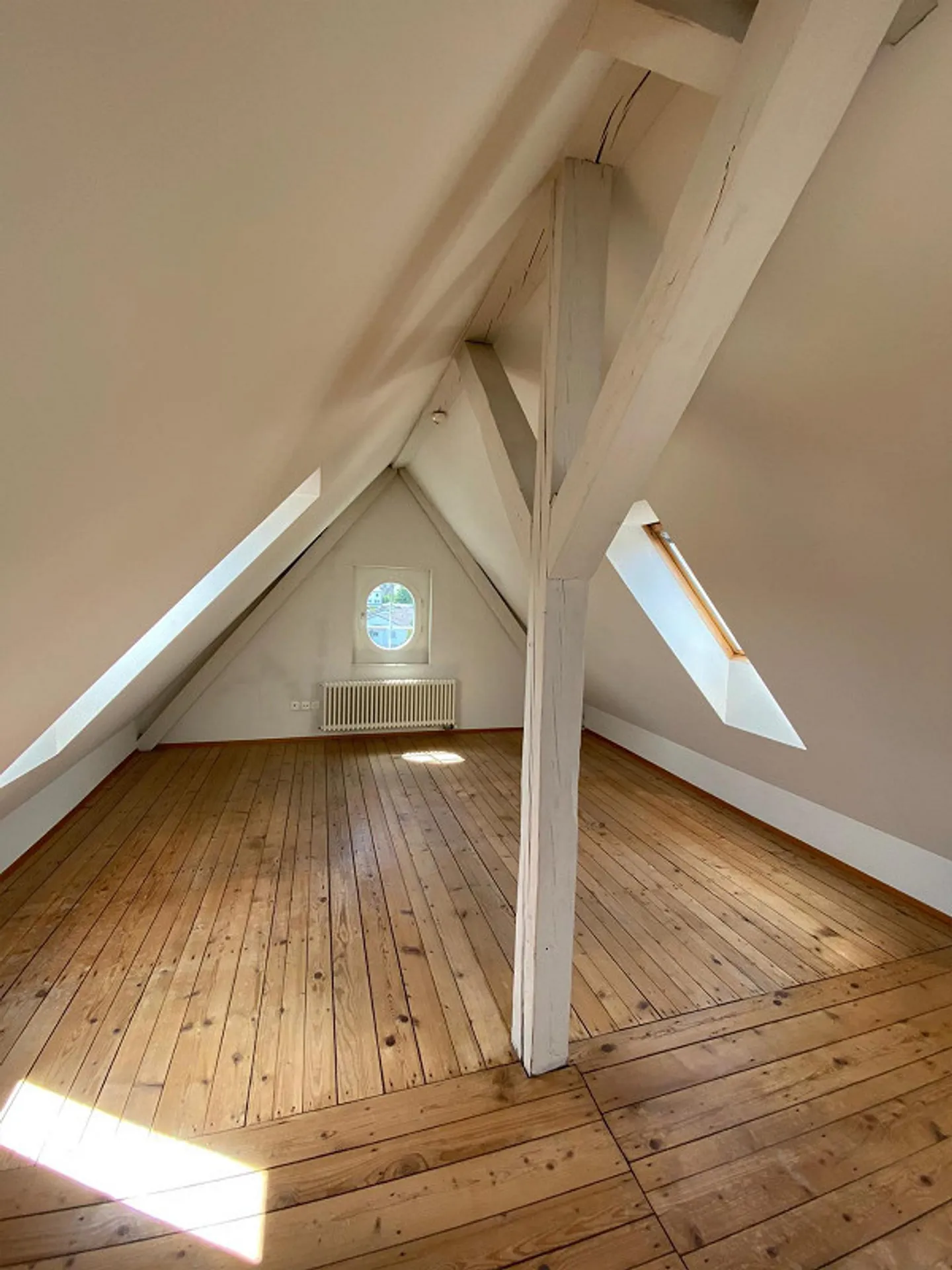 Charming 4-room old apartment with balcony and beautiful view in Thalwil - Photo 2 of 10
