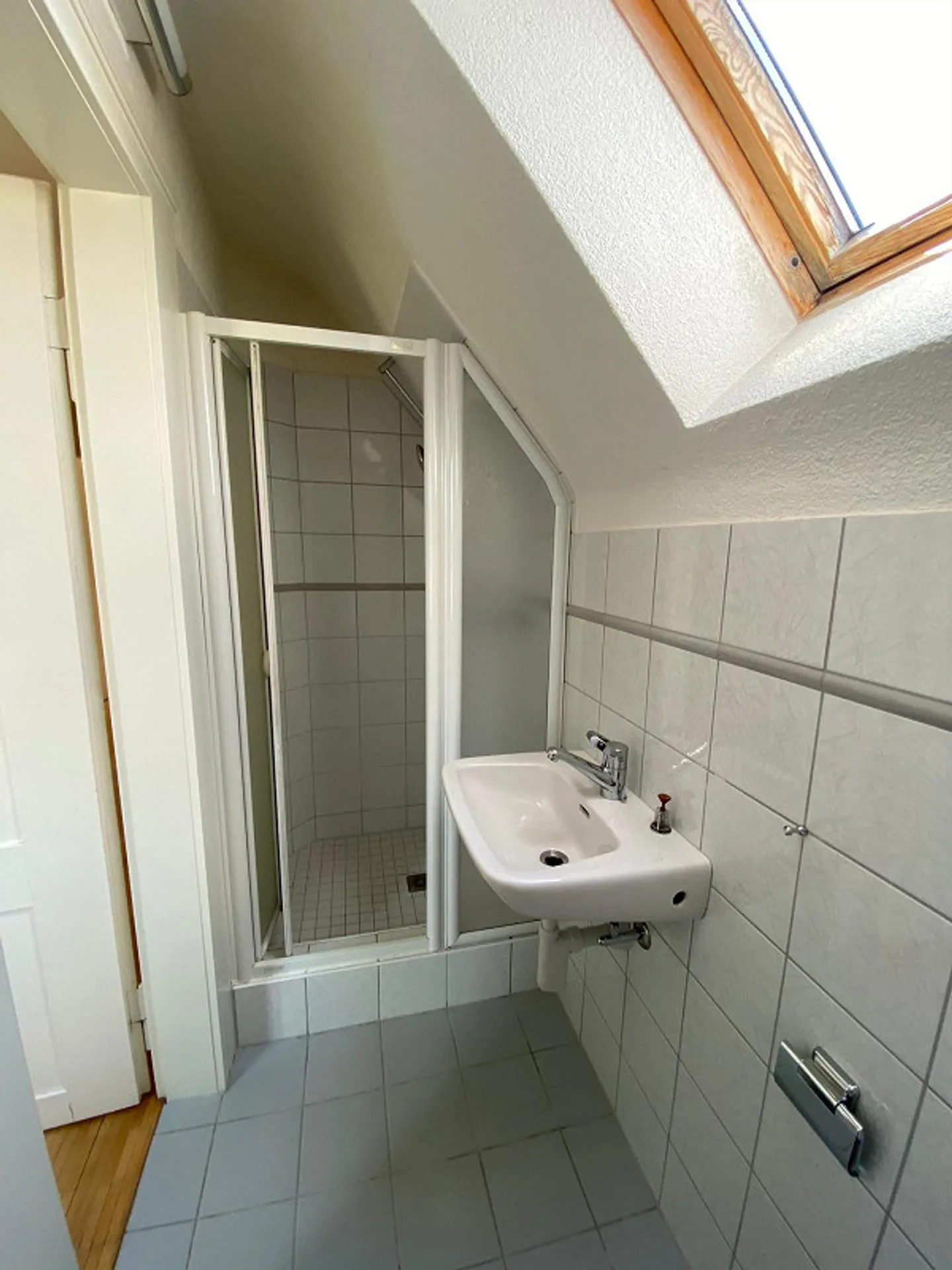 Charming 4-room old apartment with balcony and beautiful view in Thalwil - Photo 7 of 10