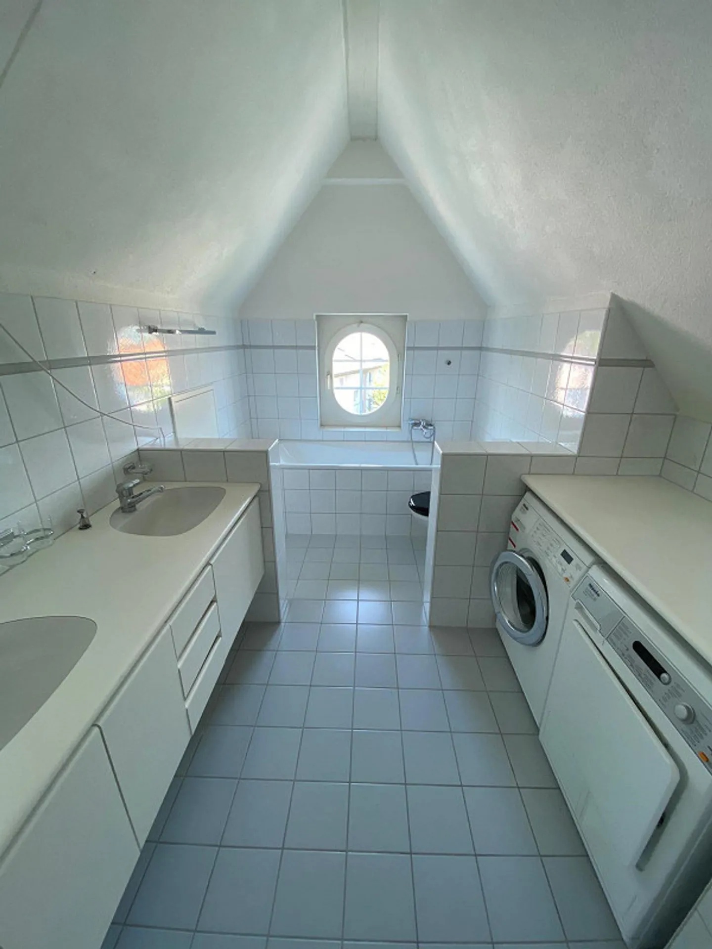 Charming 4-room old apartment with balcony and beautiful view in Thalwil - Photo 8 of 10