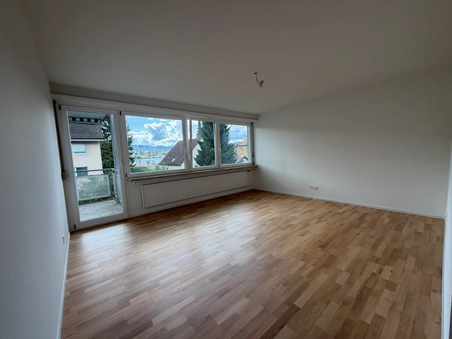 Appartement rénové avec balcon - Photo 1 sur 7
