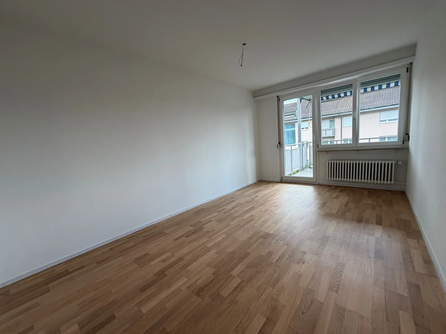 Appartement rénové avec balcon - Photo 2 sur 7