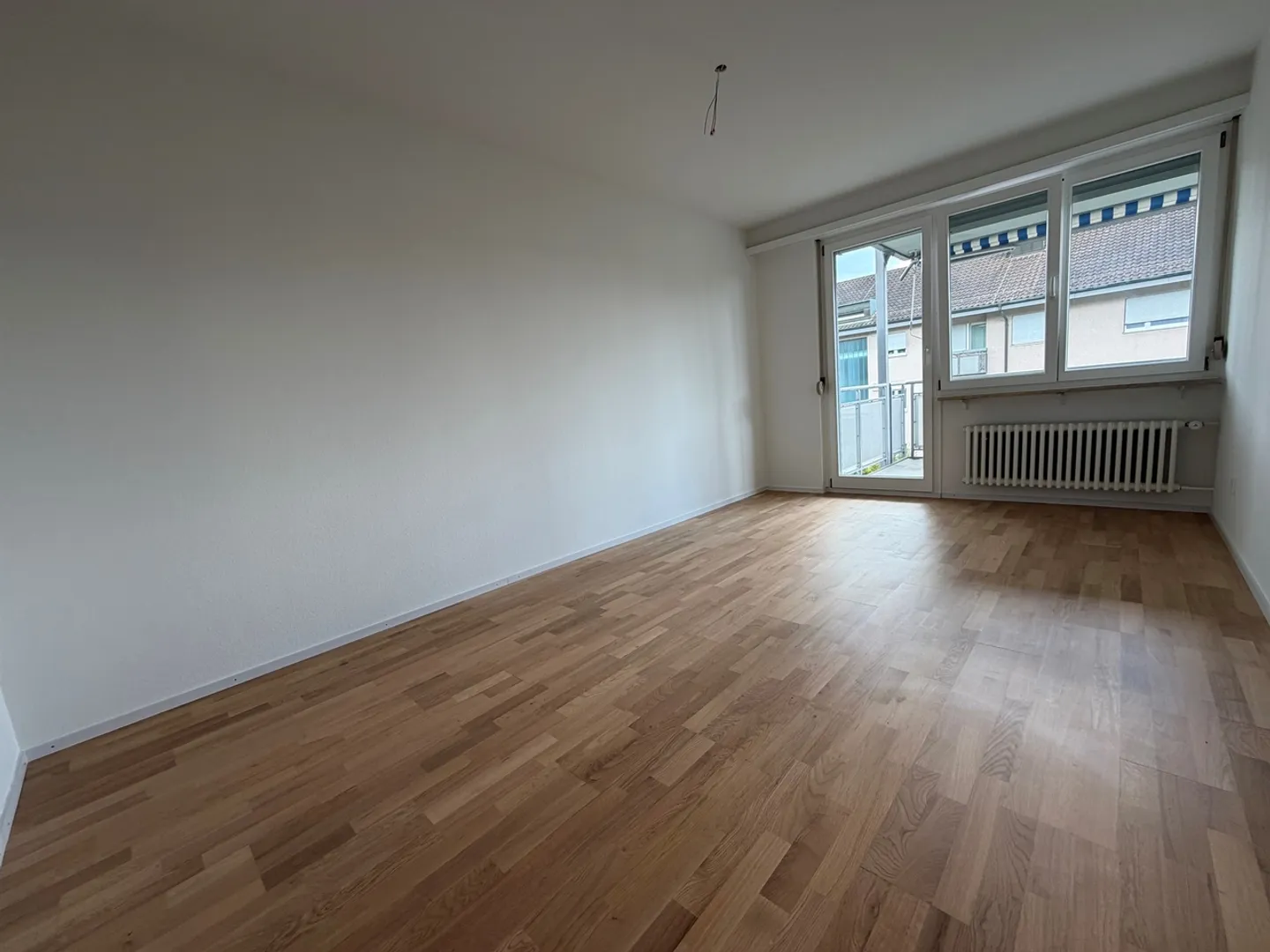 Appartement rénové avec balcon - Photo 3 sur 7