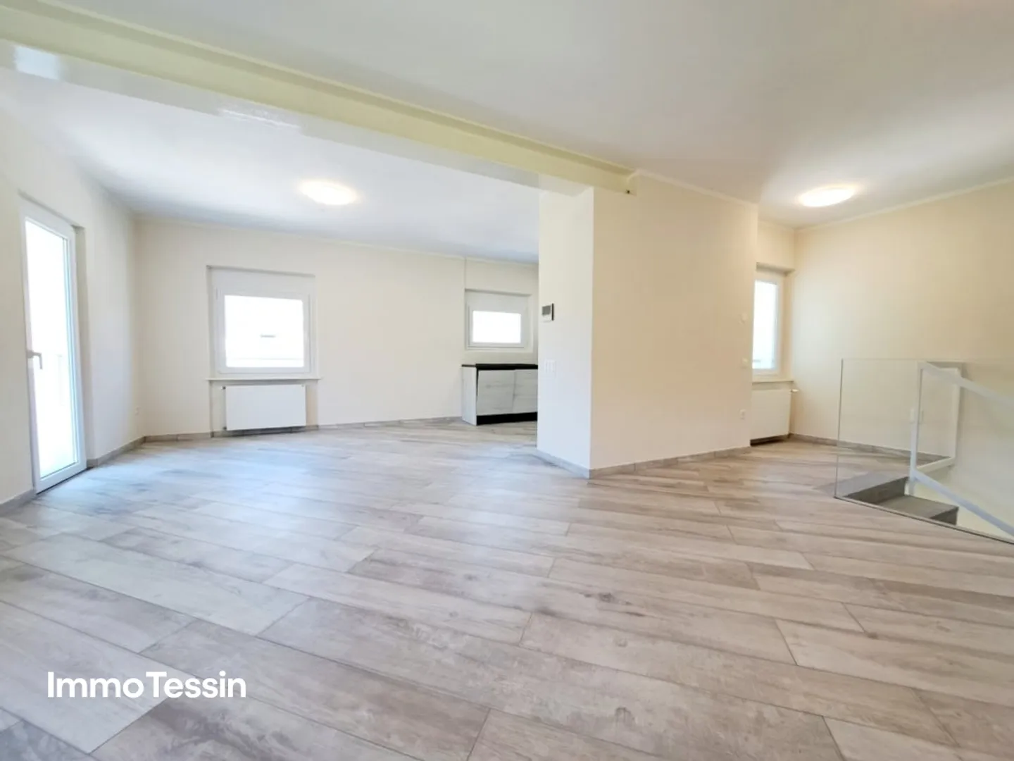 Komplett sanierte Villa & Reitstall perfekt für Pferdehaltung, mit 2200 m2 Grundstück in Giubiasco - Photo 6 sur 13