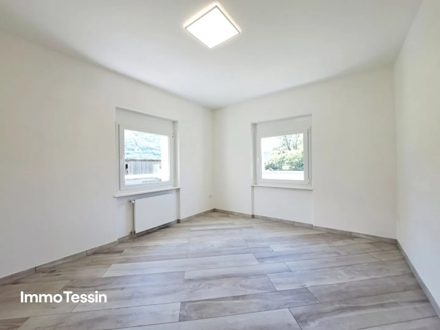 Komplett sanierte Villa & Reitstall perfekt für Pferdehaltung, mit 2200 m2 Grundstück in Giubiasco - Photo 8 sur 13