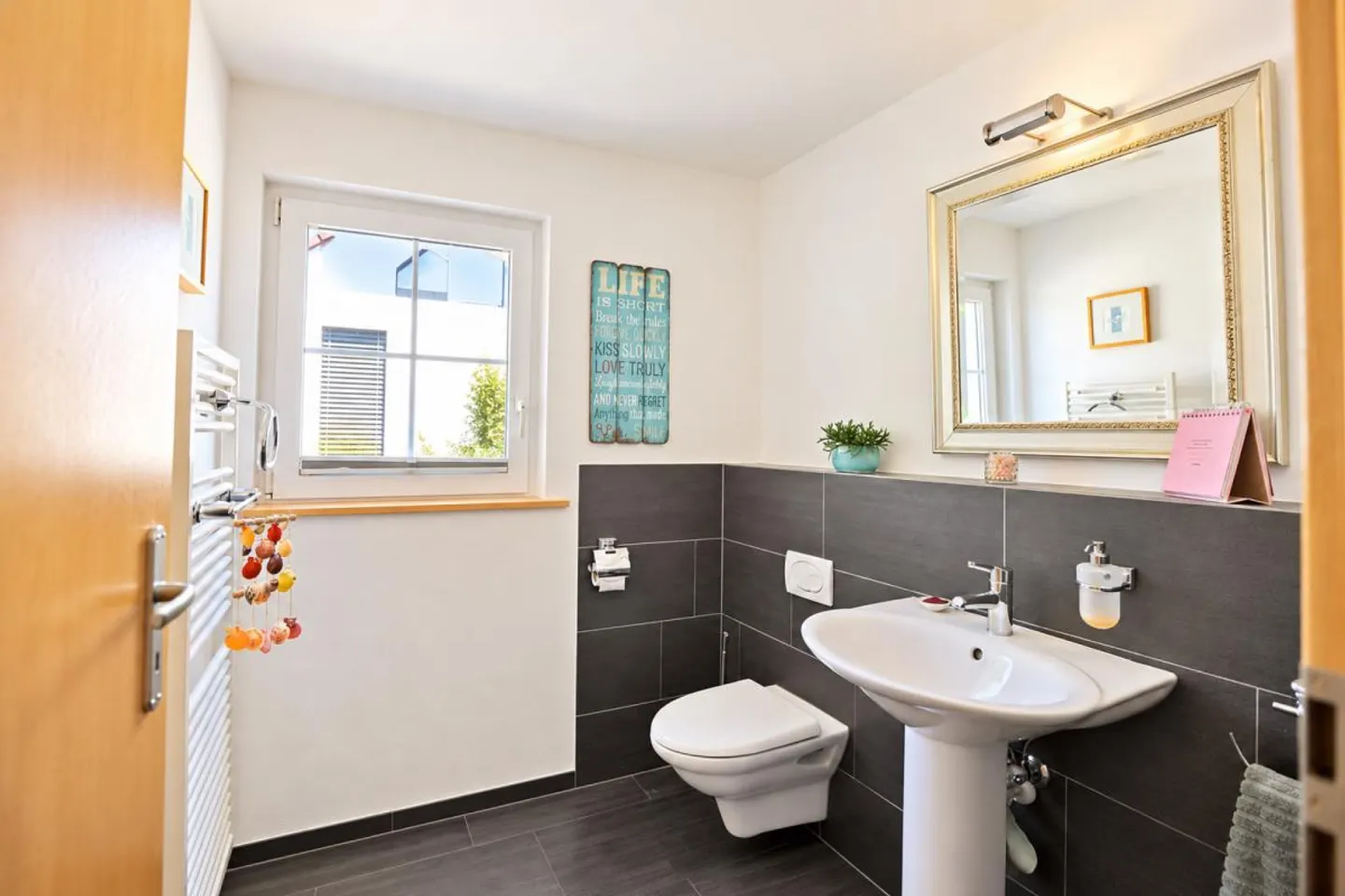 Elegante casa unifamiliare di 5,5 stanze con ampia offerta di parcheggio per veicoli - Foto 10 di 16
