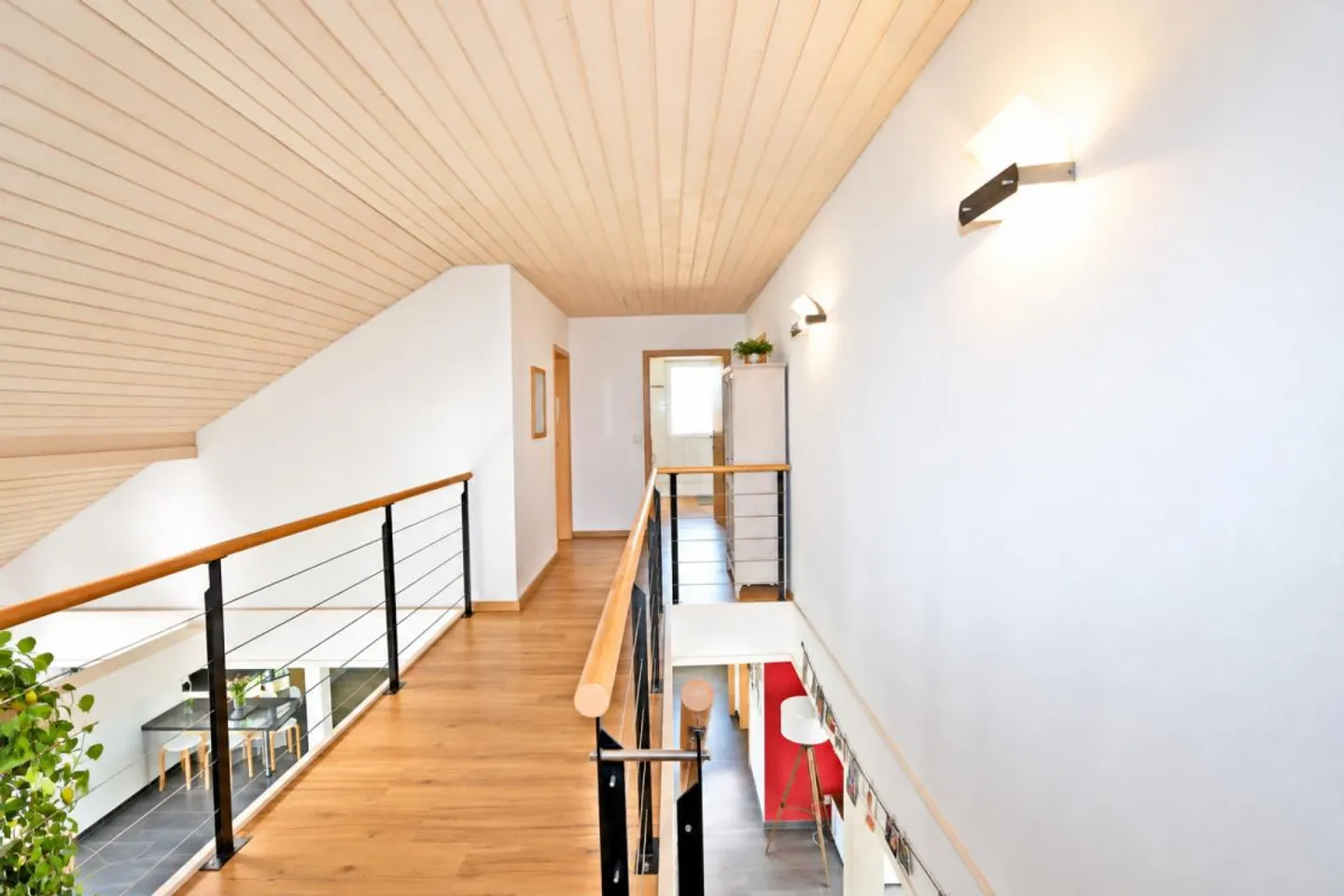 Elegante casa unifamiliare di 5,5 stanze con ampia offerta di parcheggio per veicoli - Foto 11 di 16
