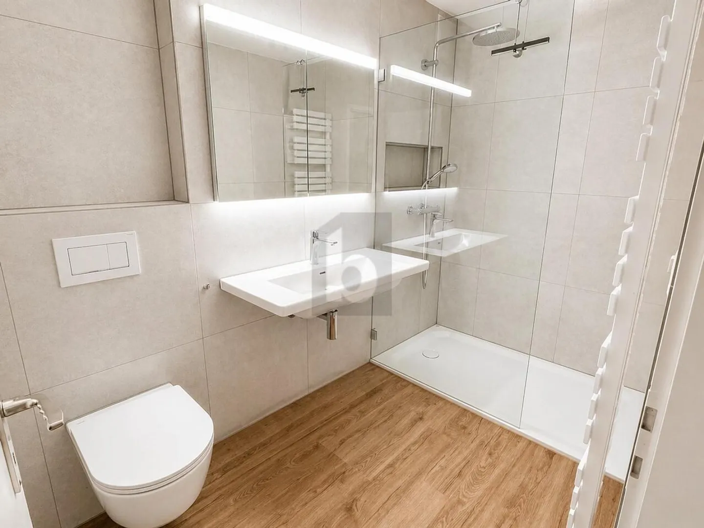 Appartement rénové à Zurich - Photo 2 sur 4
