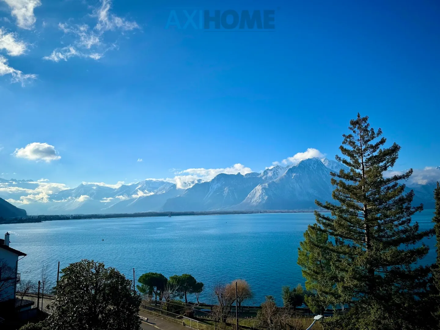 Esclusivo, a soli due passi dal lago con vista straordinaria - Foto 1 di 13