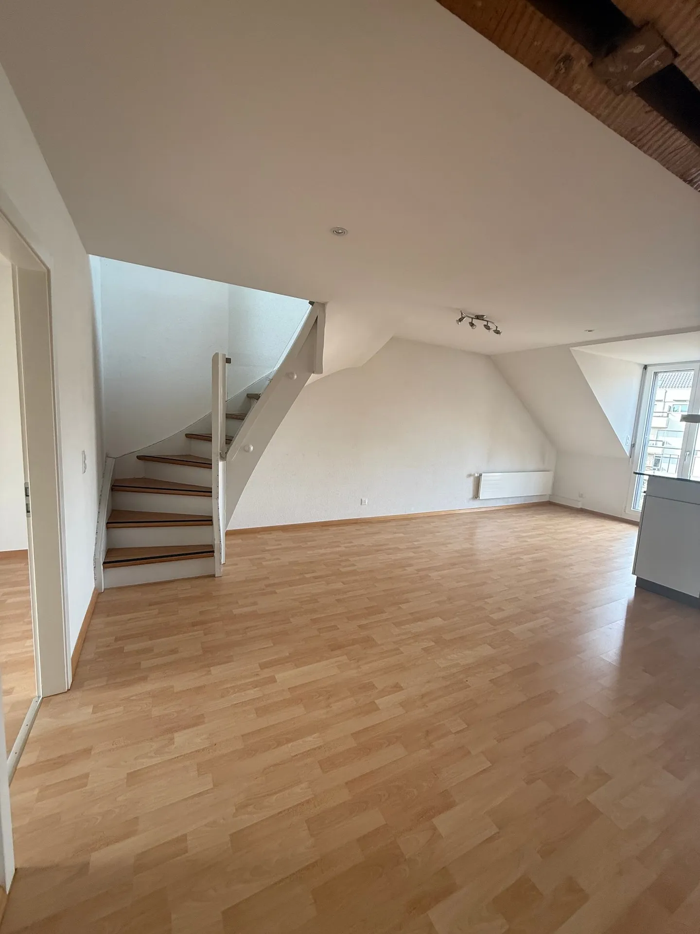 Attico elegante di 3,5 locali con balcone a Basilea - Foto 9 di 21