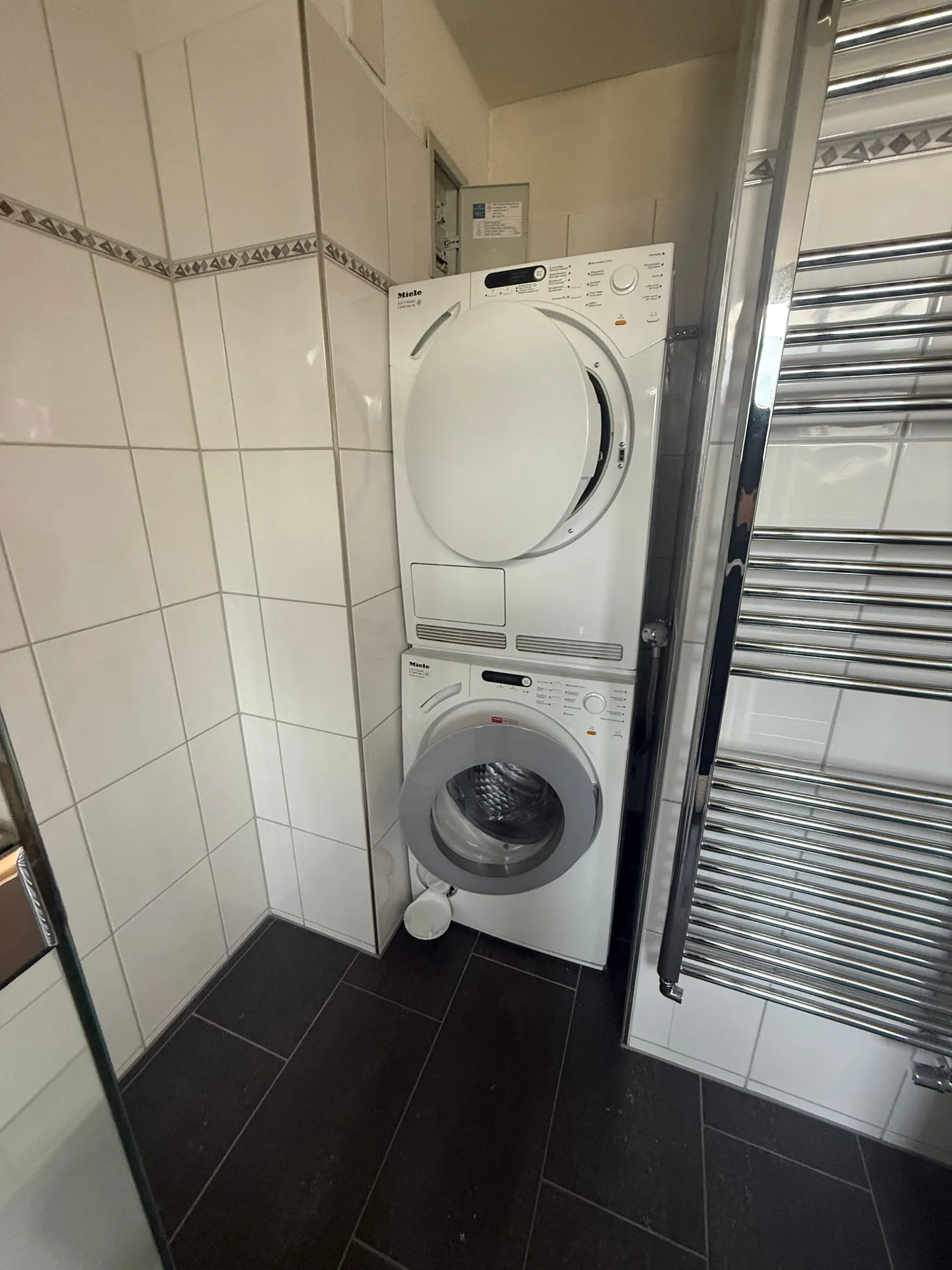 Attico elegante di 3,5 locali con balcone a Basilea - Foto 20 di 21