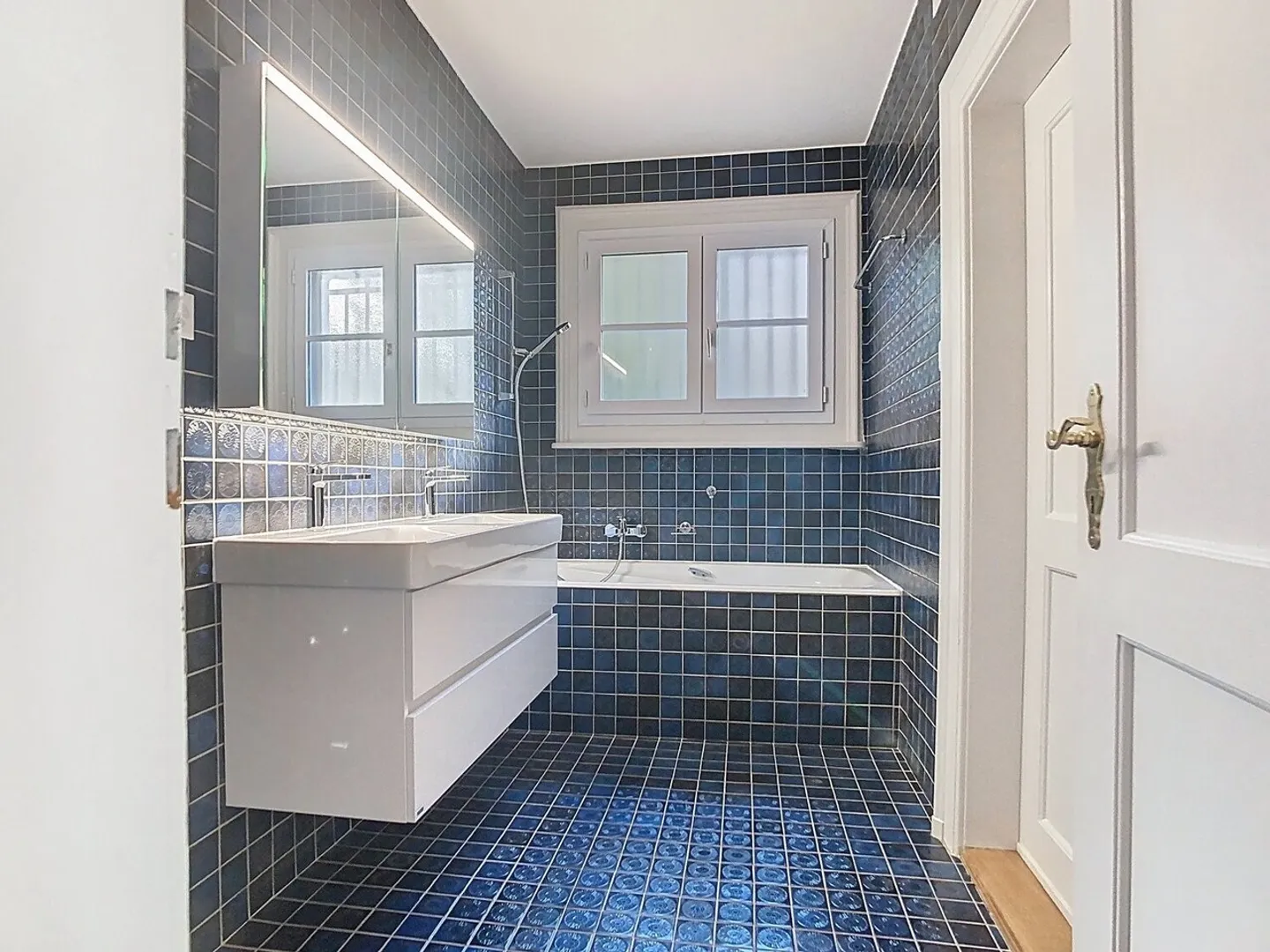 Charming Renovated Apartment - Photo 3 of 13