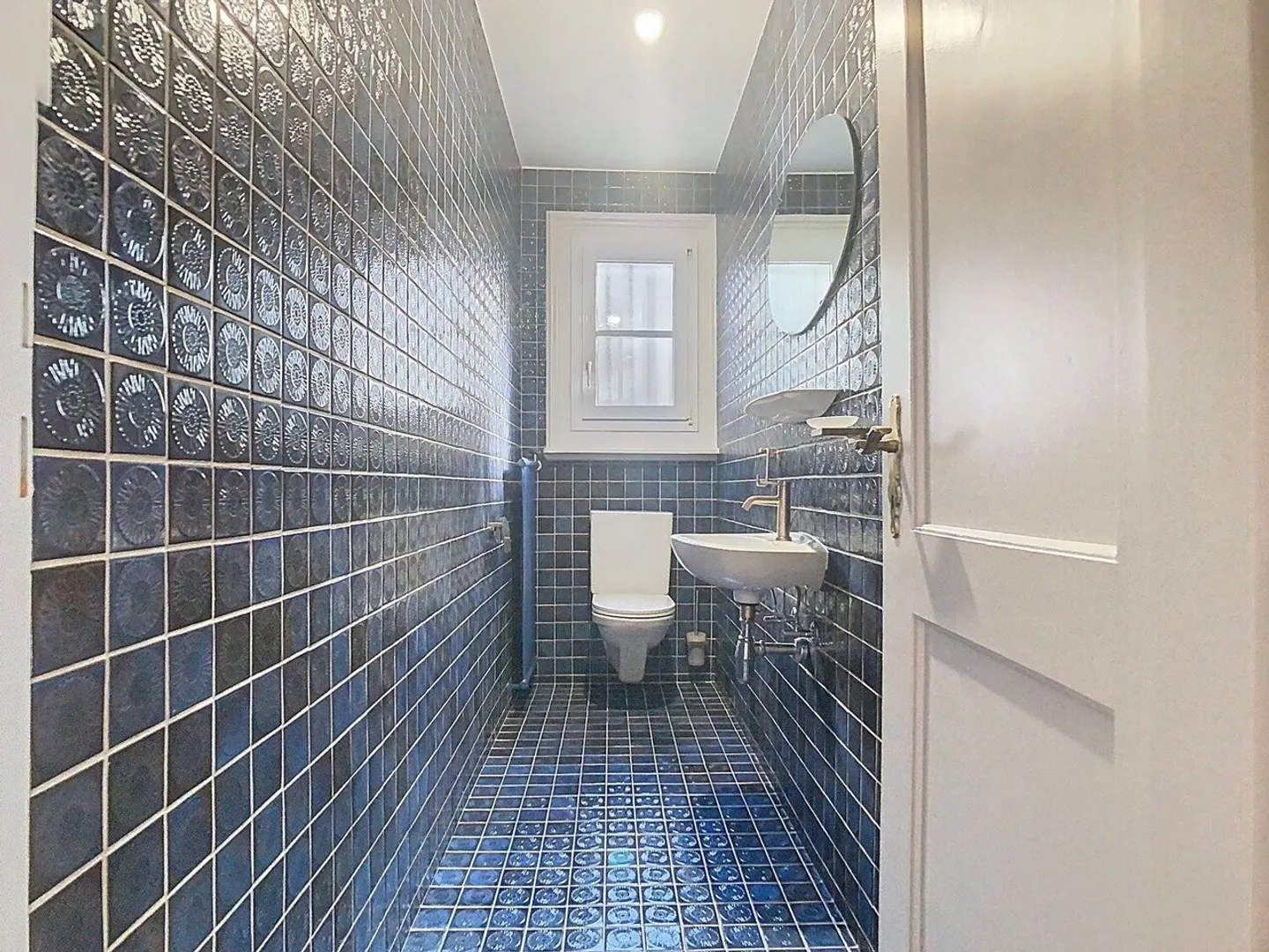 Charming Renovated Apartment - Photo 4 of 13