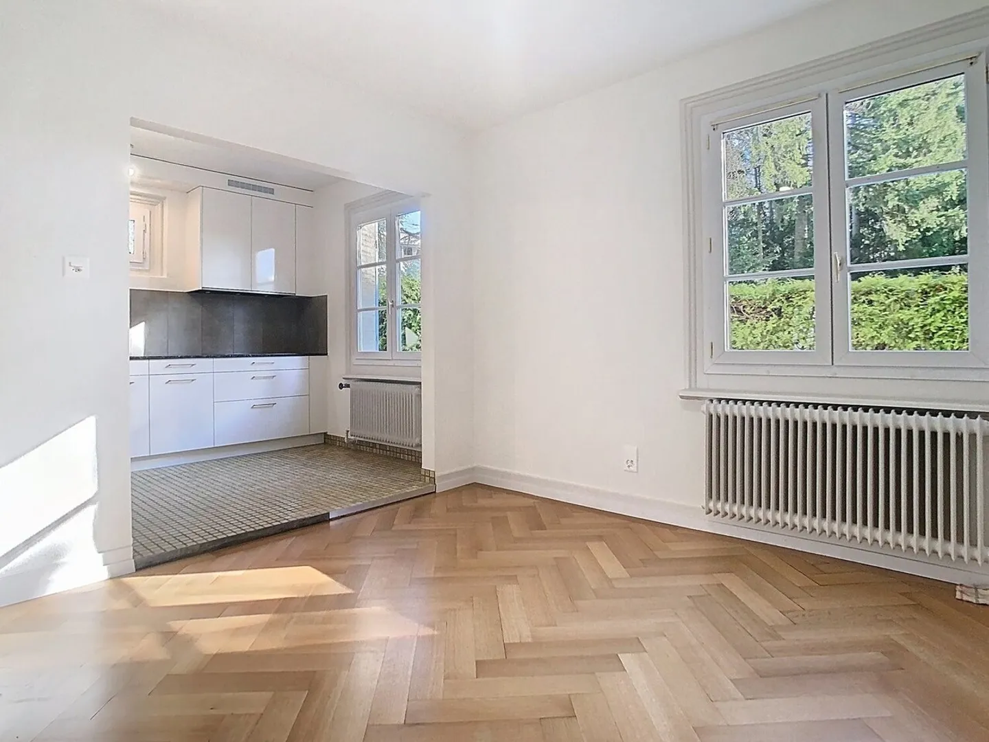 Charming Renovated Apartment - Photo 5 of 13