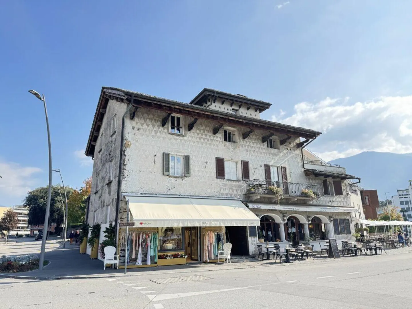 ASCONA - Bâtiment résidentiel et commercial historique - Photo 2 sur 18