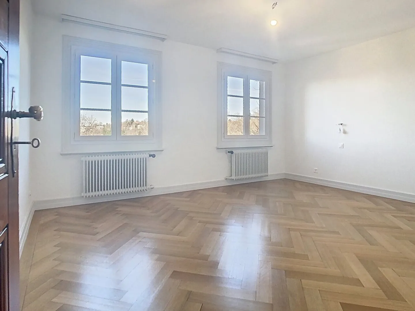 Charming Renovated Apartment - Photo 9 of 13