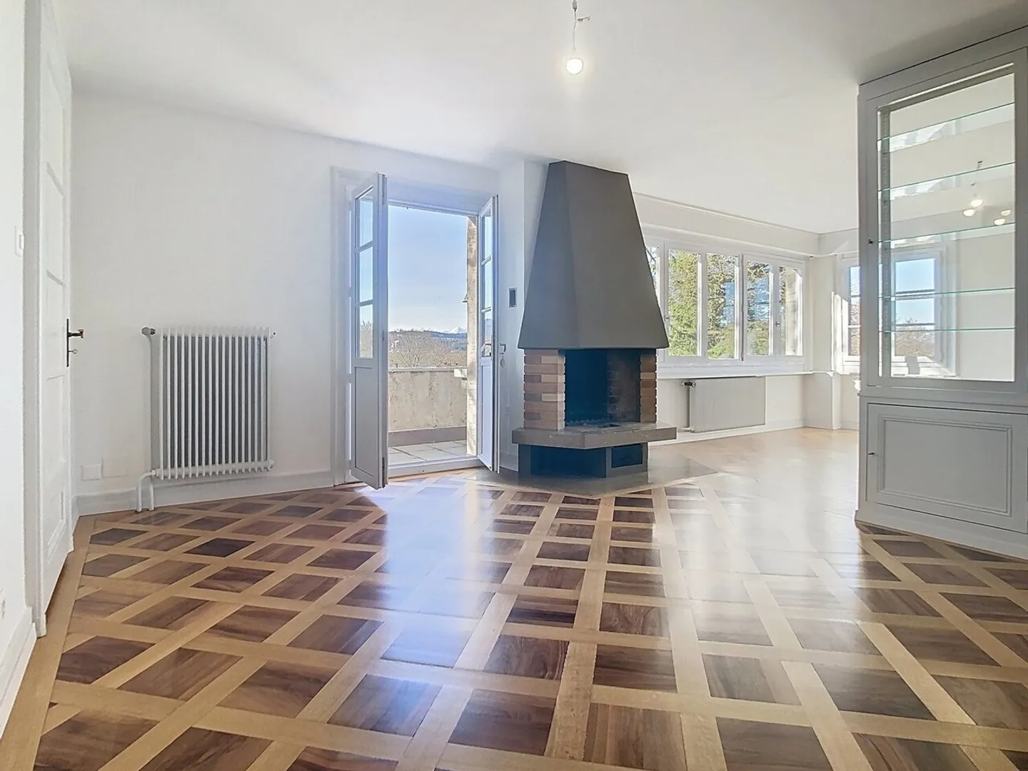 Charming Renovated Apartment - Photo 10 of 13