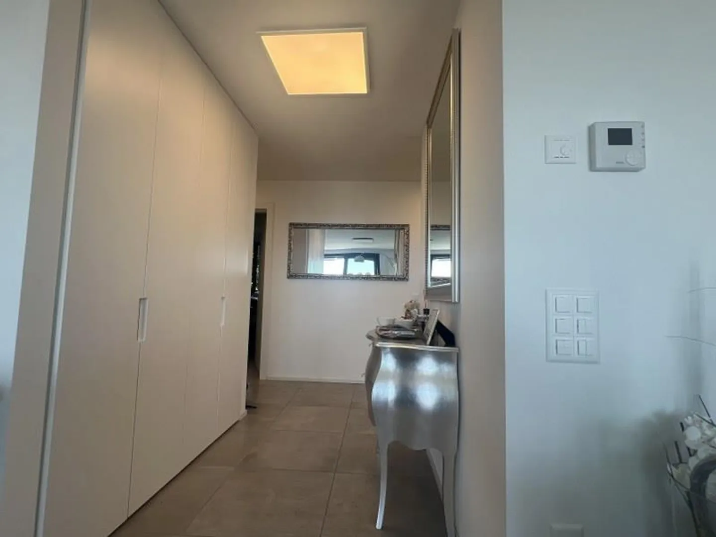 Appartement moderne de 4,5 pièces dans un quartier résidentiel - Photo 8 sur 13