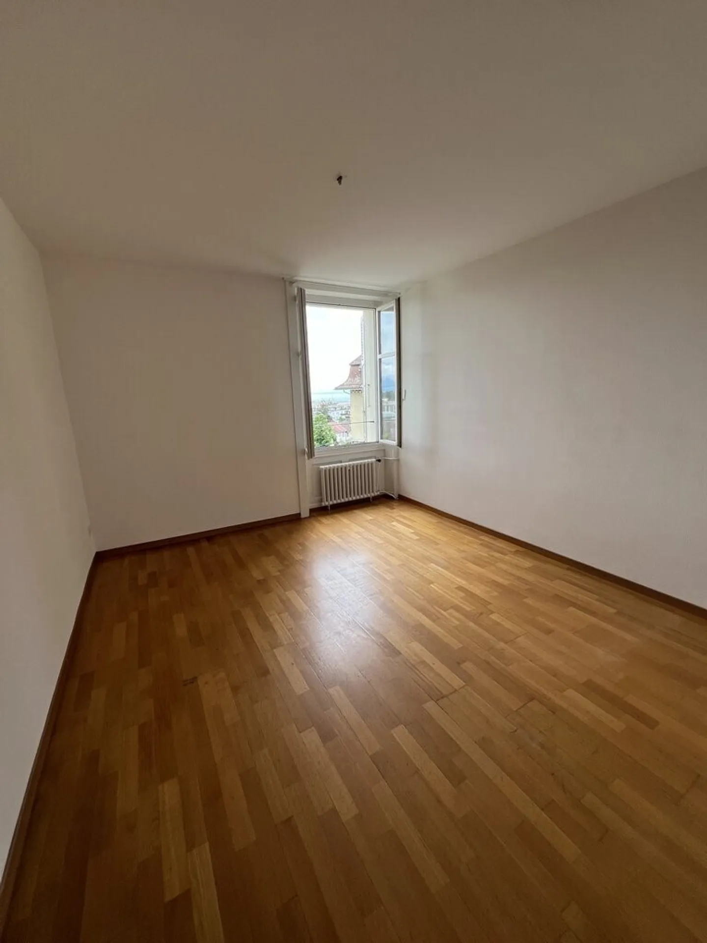 Charming 3.5 rooms with private outdoor space - Photo 2 of 5