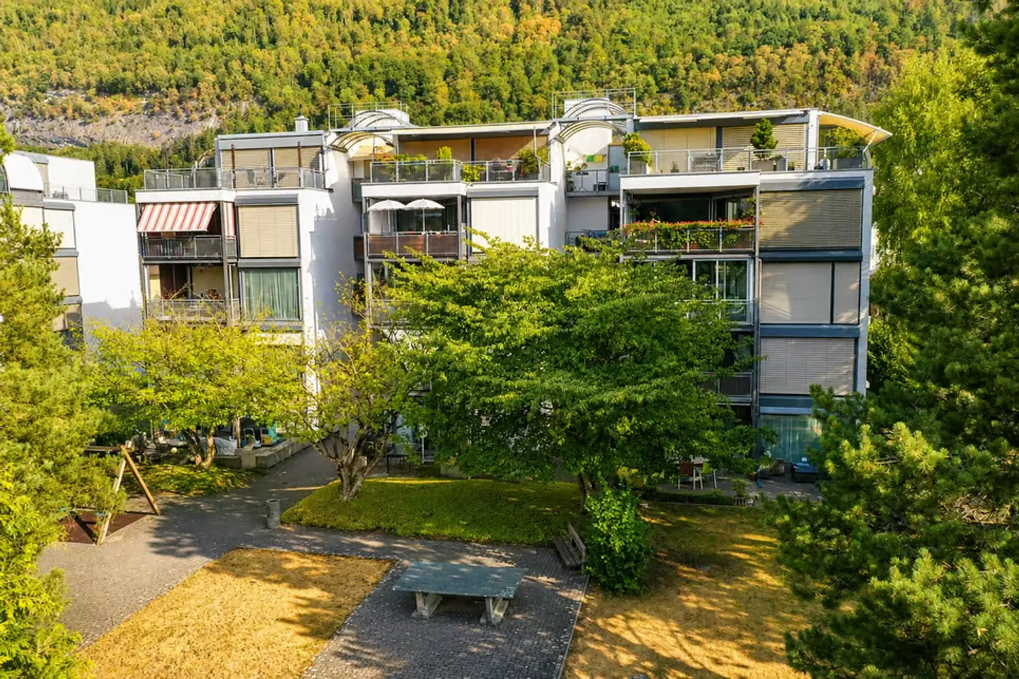 Spacious 5.5-room garden apartment including parking space and workshop - Photo 1 of 13