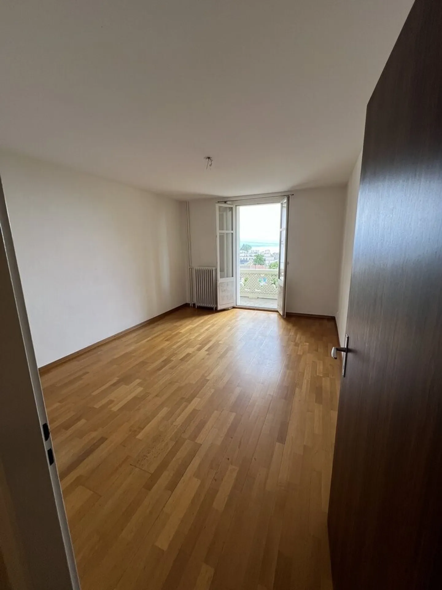 Charming 3.5 rooms with private outdoor space - Photo 3 of 5