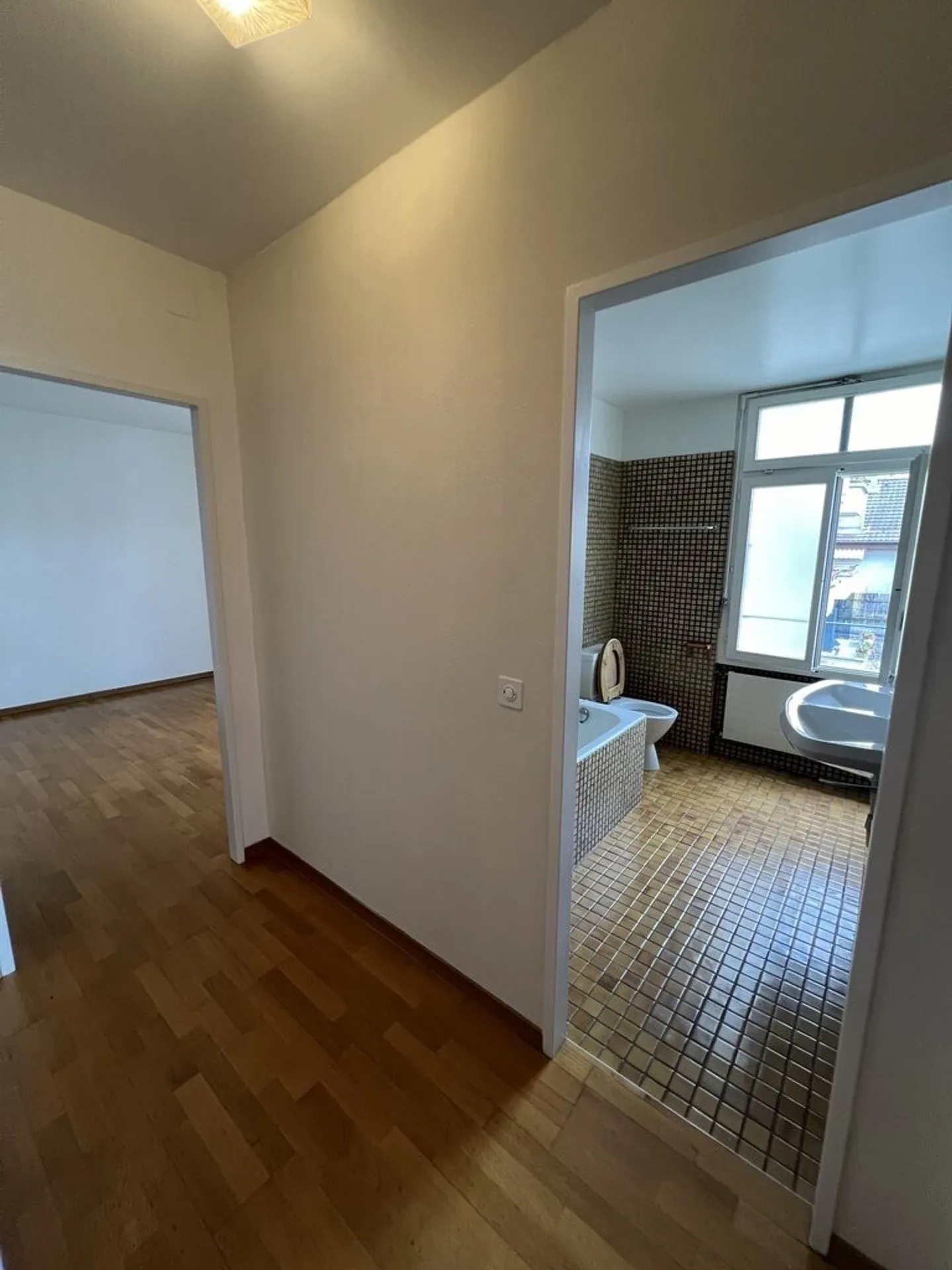 Charming 3.5 rooms with private outdoor space - Photo 4 of 5