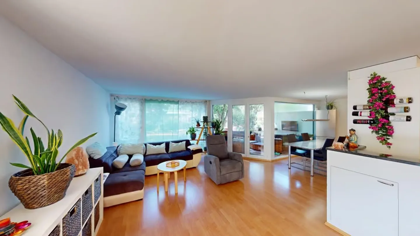 Spacious 5.5-room garden apartment including parking space and workshop - Photo 2 of 13