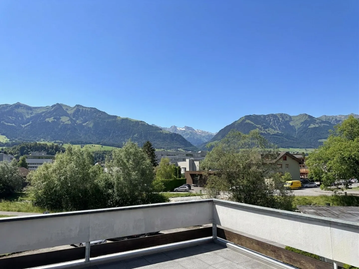 Ottimo appartamento attico con grande terrazza e vista panoramica - Foto 3 di 14