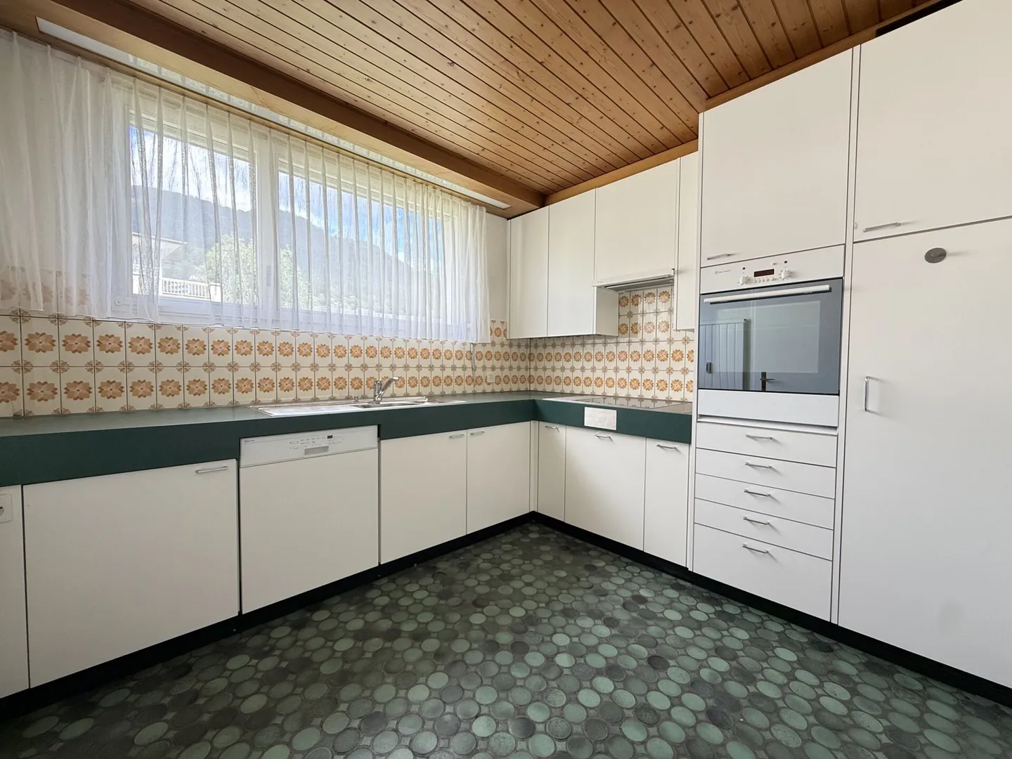 Ottimo appartamento attico con grande terrazza e vista panoramica - Foto 8 di 14